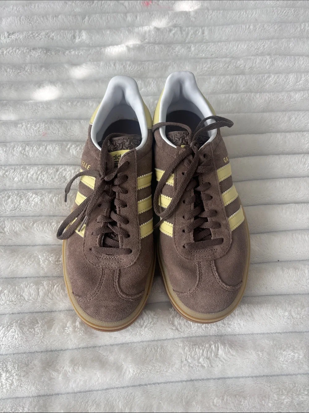 adidas Brown Suede Sneakers with Yellow Stripes gazelle size 7